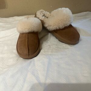 NWOB UGG Disquette Slippers
